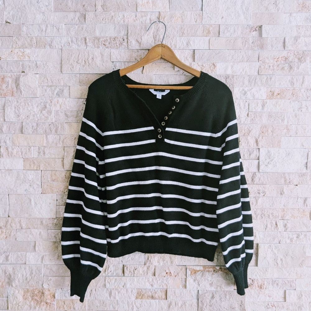 Time and Tru Henley sweater M
